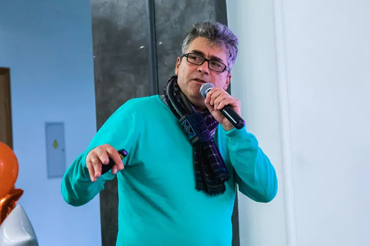 Ученые БФУ Артем и Валериан Юровы дали интервью о темной энергии научно-популярному британскому изданию IAI News  |  1