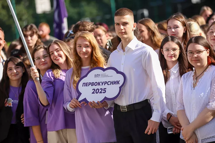 В Институте образования и гуманитарных наук БФУ им. И. Канта прошла торжественная линейка |  2