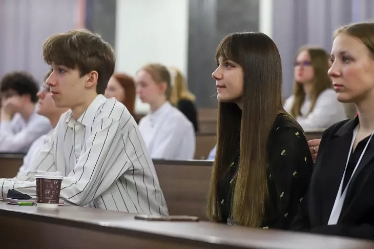 В БФУ им.&nbsp;И.&nbsp;Канта стартовала научно-практическая конференция «ХимБиоSeasons Junior» |  8