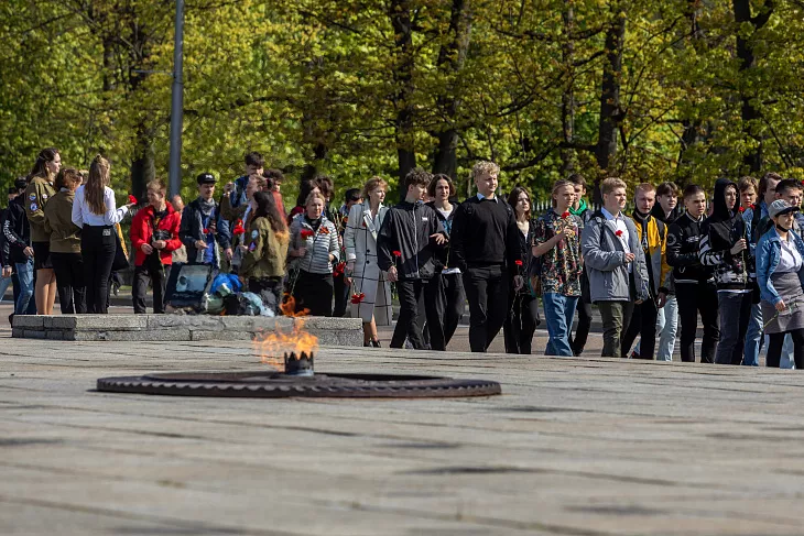 Студенты БФУ им.&nbsp;И.&nbsp;Канта возложили цветы к&nbsp;памятнику 1200 воинам-гвардейцам |  18