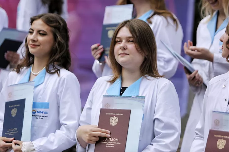 В 2025 году Медицинский и Университетский колледжи выпустили  639 молодых специалистов |  6