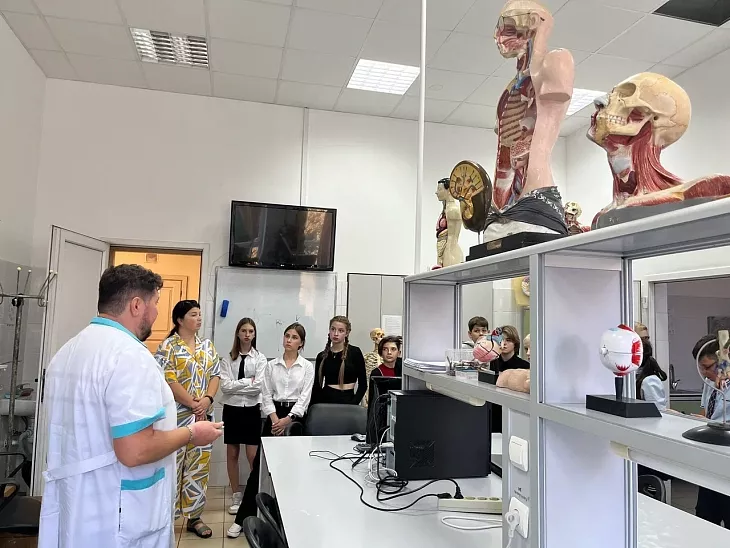 Школьники Калининградской области посетили экскурсии по научным подразделениям БФУ |  6