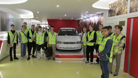 Первокурсники Института высоких технологий посетили «Автотор» с экскурсией