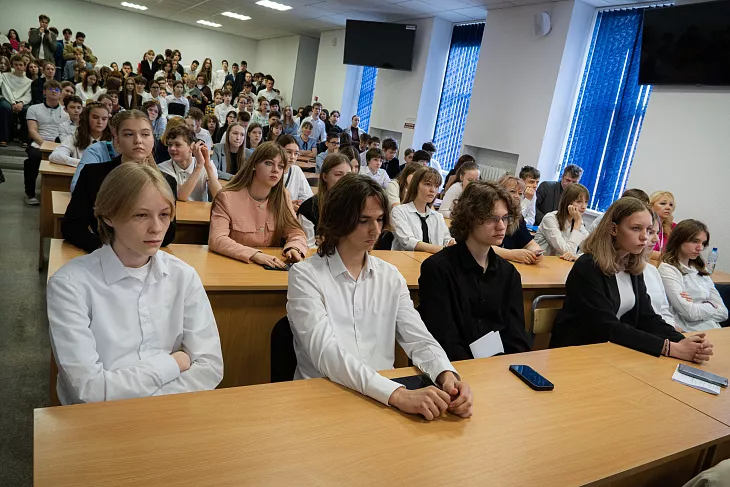 Эксперты БФУ им.&nbsp;И.&nbsp;Канта оценили проекты школьников на&nbsp;конференции «Золотые россыпи – 2026» |  1