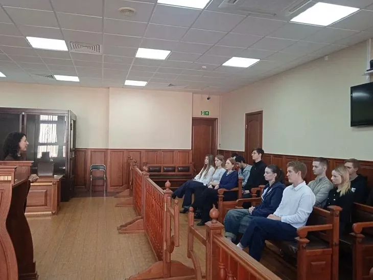 Студенты БФУ обсудили профессиональный долг и&nbsp;вызовы современного мира в&nbsp;Калининградском областном суде |  1
