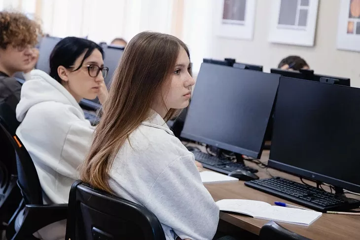 В БФУ начался образовательный курс для&nbsp;школьников о&nbsp;моделировании космических полетов |  6