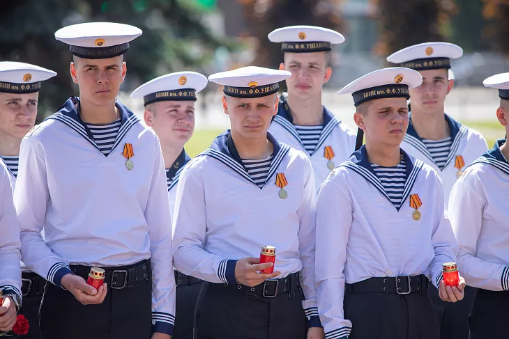 Студенты БФУ возложили цветы на&nbsp;площади маршала Василевского |  4