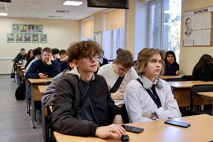 В БФУ им.&nbsp;И.&nbsp;Канта обсудили современные угрозы: как&nbsp;не&nbsp;стать жертвой вербовщиков и&nbsp;мошенников |  1