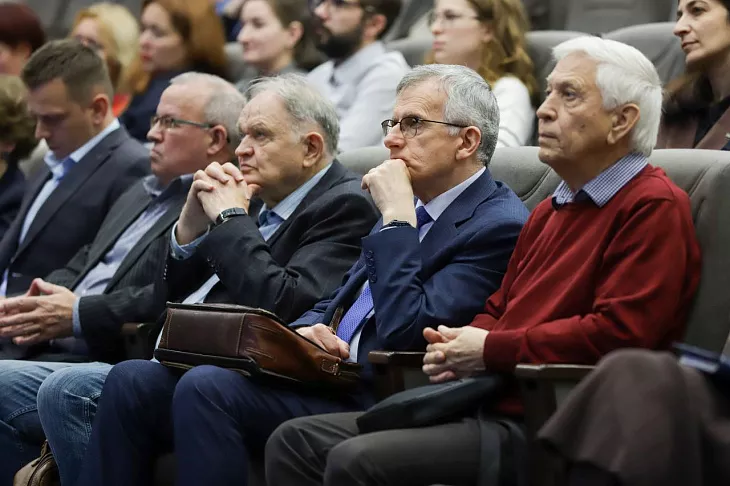 Важно повысить уровень взаимодействия и доверия: ректор БФУ им. И. Канта  провел встречу с преподавателями |  2