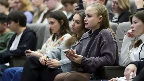 Переезд в новый кампус, структура студенческого соуправления и стипендии: Максим Демин провел встречу со студентами вуза