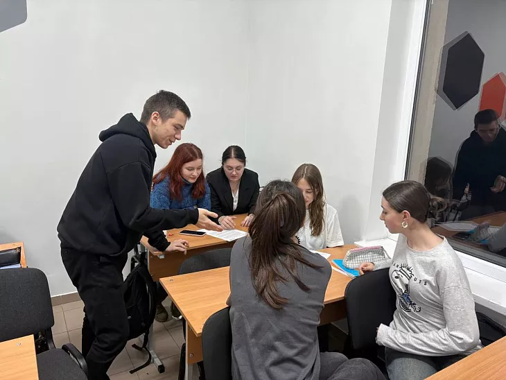 В 40-й гимназии прошел открытый урок по&nbsp;цифровой грамотности: как&nbsp;не&nbsp;стать жертвой манипуляций в&nbsp;сети |  2