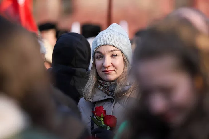 В День защитника Отечества студенты и сотрудники БФУ им. И. Канта возложили цветы к мемориалу 1200 воинам-гвардейцам |  8