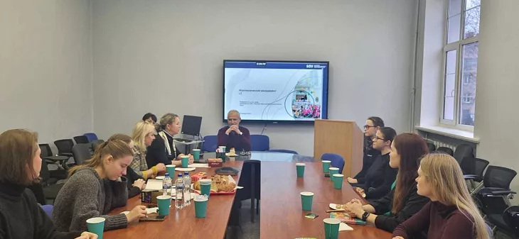 В Институте образования и гуманитарных наук День студента отметили хороводами и караваями |  6