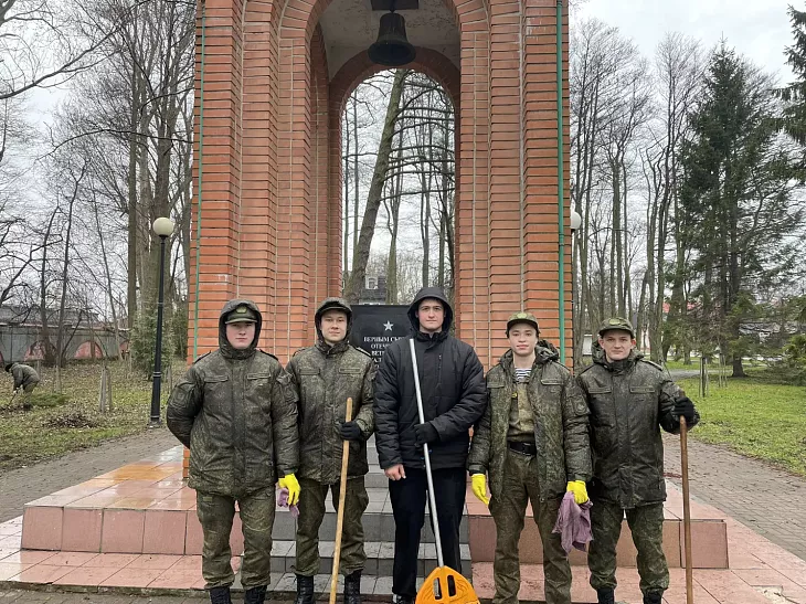 Студенты Военного учебного центра БФУ провели работы по&nbsp;благоустройству мемориалов |  4
