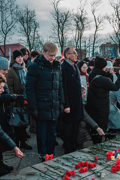Студенты и сотрудники БФУ возложили цветы к памятнику 1200 гвардейцам |  13