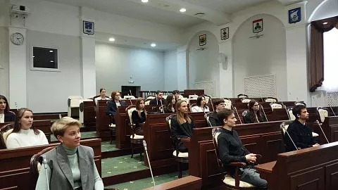 Студенты Высшей школы права БФУ посетили Законодательное Собрание Калининградской области