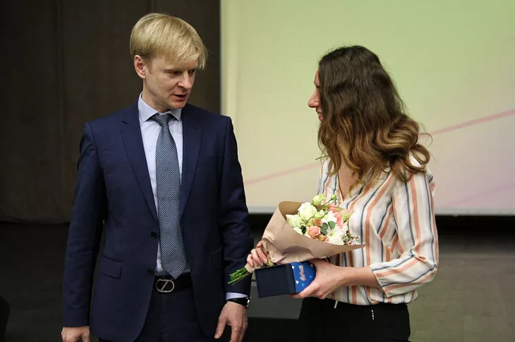 В БФУ поздравили сотрудников и аспирантов, защитивших диссертации на соискание степеней докторов и кандидатов наук |  7