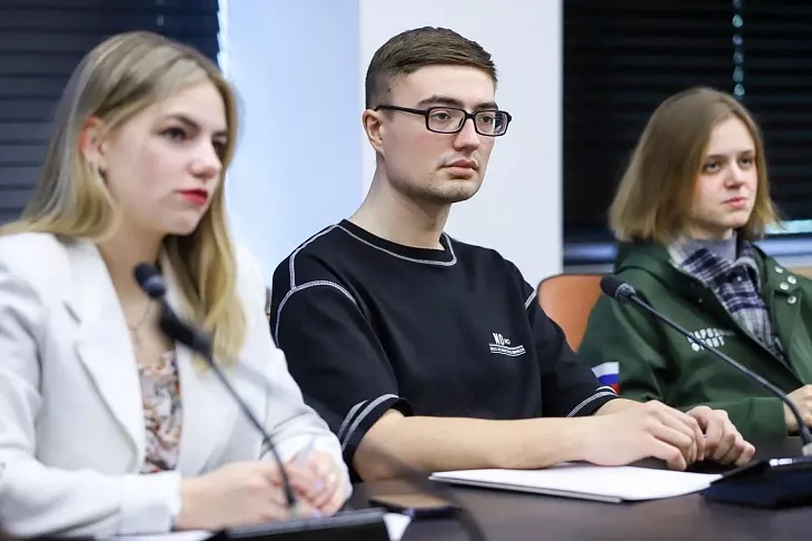 «11 лет в единстве»: студенты БФУ им. И. Канта обсудили социальные проекты с активистами Севастополя  |  3