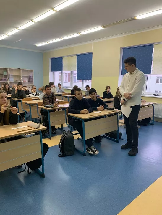 Студенты БФУ провели в калининградских школах уроки по профилактике деструктивного поведения молодежи в Интернете |  2