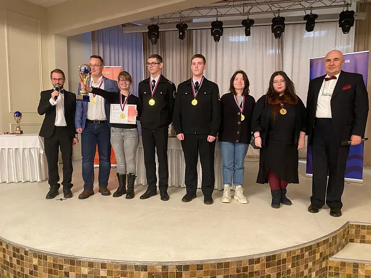 Две команды БФУ одержали победу в Кубке губернатора по «Что? Где? Когда?» |  2