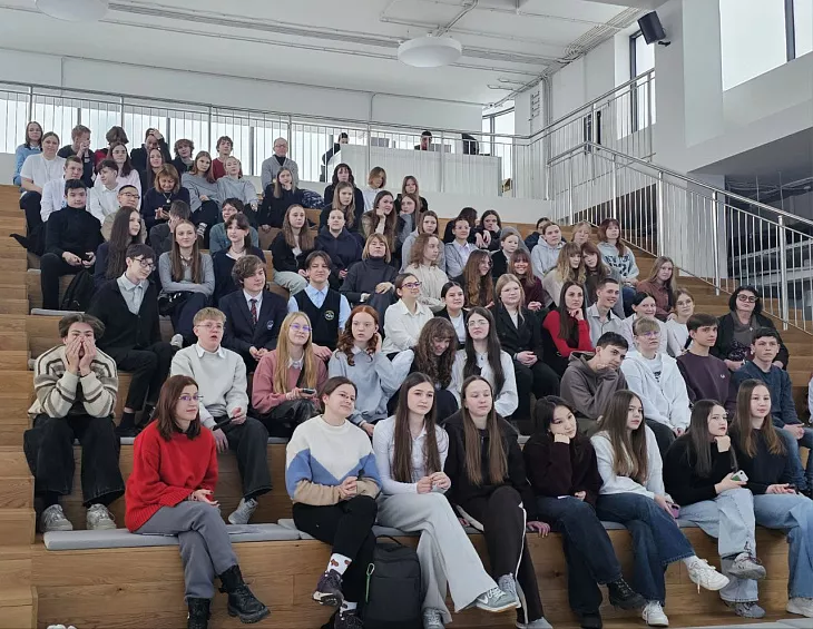 Нейросети, комиксы и&nbsp;фактчекинг: студенты БФУ обучили школьников медиаграмотности |  1