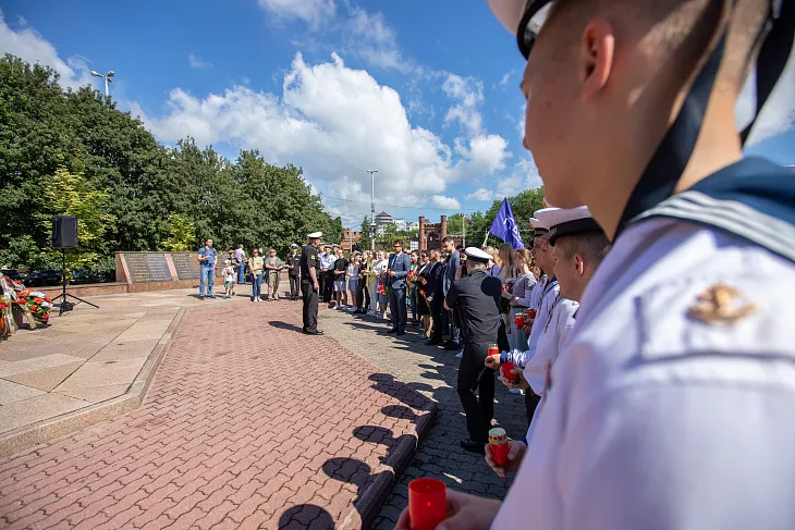 Студенты БФУ возложили цветы на&nbsp;площади маршала Василевского |  9