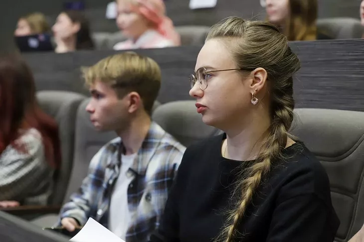 ИИ-защита, экоплатформа и&nbsp;аудиогид: в&nbsp;БФУ им.&nbsp;И.&nbsp;Канта назвали победителей интенсива «Генерим гениальное» от&nbsp;Т2 |  2