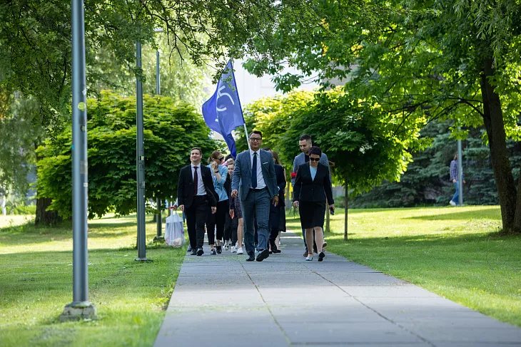 Студенты БФУ возложили цветы на&nbsp;площади маршала Василевского |  20