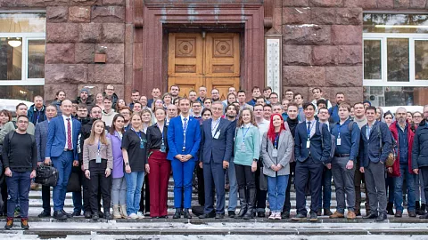 Ученые БФУ им. И. Канта представили новые данные об углеродных материалах на ИИ-форуме