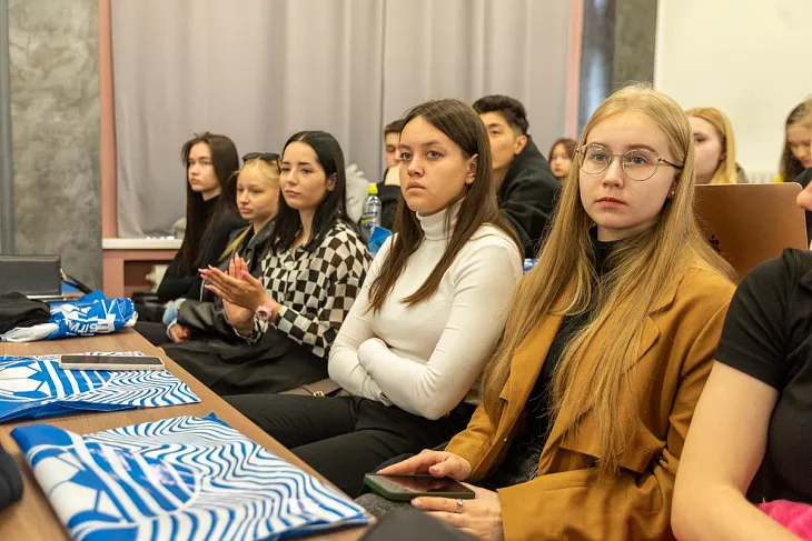 В БФУ стартовала образовательная футбольная конференция |  9