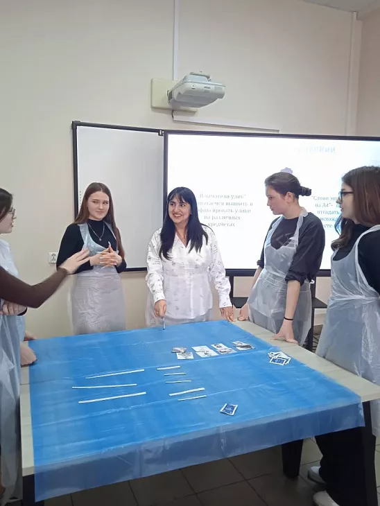 Студенты Высшей школы права провели профориентационную встречу со школьниками |  2