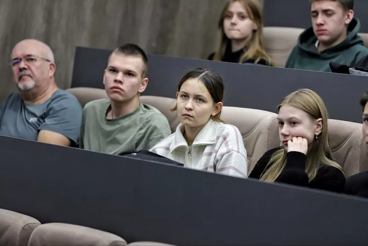 Важны дисциплина и ответственность: в БФУ им. И. Канта состоялся «Открытый диалог» с участником СВО  |  2