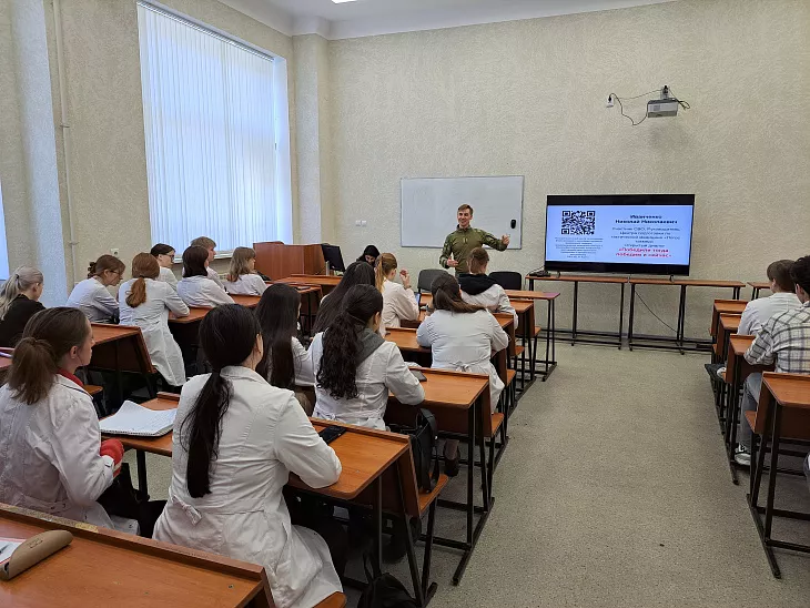 Дискуссионная площадка «Открытый диалог»: студентам рассказали о реалиях тактической медицины в условиях СВО |  2