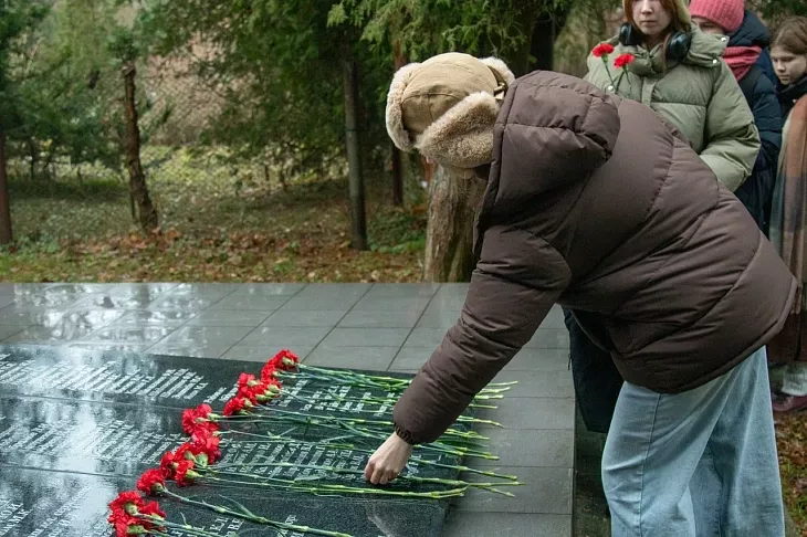 Студенты и сотрудники университета приняли участие в памятной акции, приуроченной ко Дню Неизвестного Солдата |  6