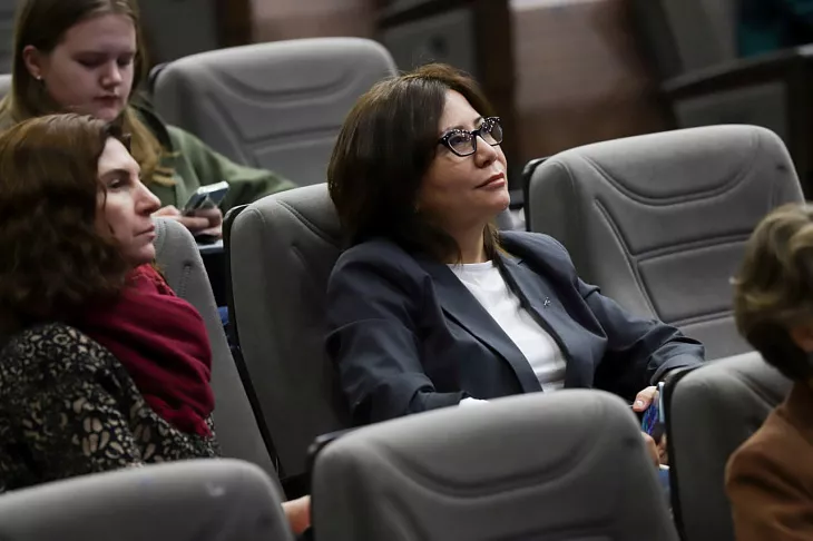 Переезд в новый кампус, структура студенческого соуправления и стипендии: Максим Демин провел встречу со студентами вуза |  1