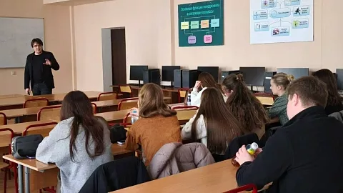 «Положи трубку, чтобы не потерять будущее»: эксперт БФУ научил студентов противостоять кибермошенникам и экстремистам