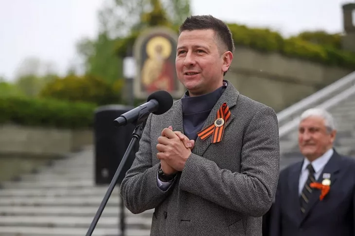 В центре Калининграда студенты БФУ им.&nbsp;И.&nbsp;Канта исполнили «Вальс Победы»  |  7