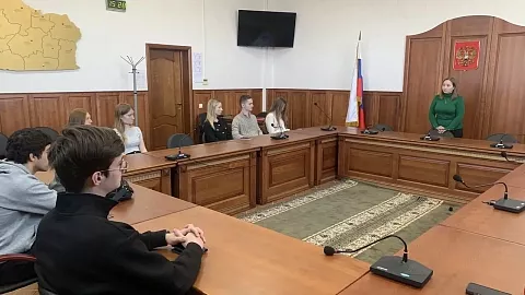 Студенты БФУ обсудили профессиональный долг и&nbsp;вызовы современного мира в&nbsp;Калининградском областном суде