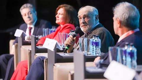 Глобальный трансфер знаний: в&nbsp;БФУ обсудили будущее человека в&nbsp;эпоху нейросетей и&nbsp;фундаментальные основы образования